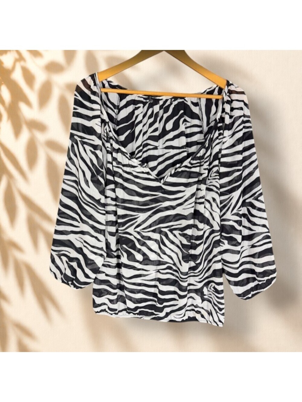Unbranded Blouse Women M Medium Black Animal Print V-Neck Long Sleeve Casual